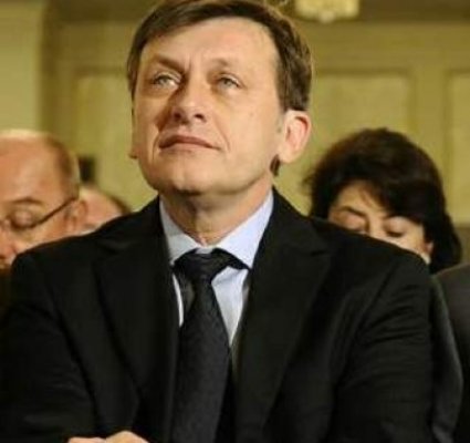 Antonescu: Brătianu e în locul lui, în istorie; candidatura lui Becali nu scade rangul USL